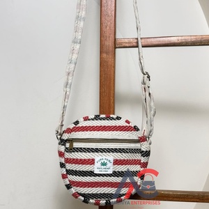 Bolso bandolera de cáñamo del Himalaya redondo hecho a mano con bolsillo frontal con cremallera, correa ajustable, bolsos de hombro cruzados pequeños ecológicos - Product Image 1