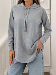 Sweat-shirt à capuche pour femme, longueur standard, cordon de serrage, manches raglan, ourlet incurvé, haut décontracté, gris, vente en gros de sweats à capuche - Product Image 6