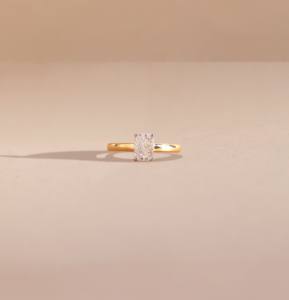 Bague de fiançailles Luster personnalisée pour femme en or massif 14 carats avec moissanite 1 carat D VVS2 certifiée IGI et sertissage à griffes - Product Image 5