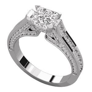 Anillo Solitario con Diamante Corte Princesa Engastado en Puntas - Product Image 1