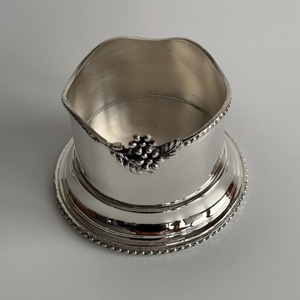 Jarrón de Metal Plateado Contemporáneo, Ideal para Decoración de Bodas, Centro de Mesa y Estilo de Recepción, Hecho a Mano en India - Product Image 4
