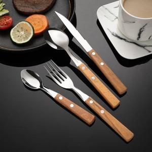 Juego de Cubiertos de acero y madera de primera calidad hechos a mano diseñados para ofrecer una combinación atemporal de estilo y durabilidad - Product Image 4