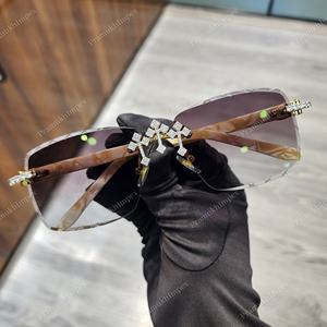 Verres violet foncé de haute qualité Cross Design GRA Certified VVS Moissanite Party Wear Lunettes de soleil Hiphop à la mode au prix de gros - Product Image 6