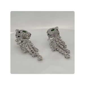 Boucles d'oreilles en or 14 carats style panthère très demandées, magnifiques diamants CVD de designer d'Inde, boucles d'oreilles en or blanc - Product Image 6