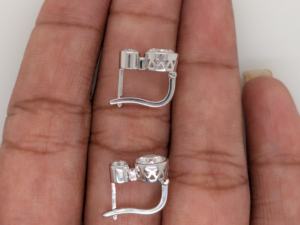 Pendientes de Oro Blanco Sólido de 10K/14K/18K, Regalo de Aniversario para Mujer, Pendientes Largos con Engaste de Bisel y Corte Redondo de 1.50 Ct, Pendientes de Diamantes - Product Image 3