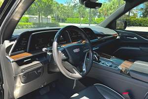 SUPER CLEAN 2021 Escalade ESV Luxe Duramax Turbodiesel Conduite à Gauche Euro V Faible Kilométrage Longue Base - Product Image 5