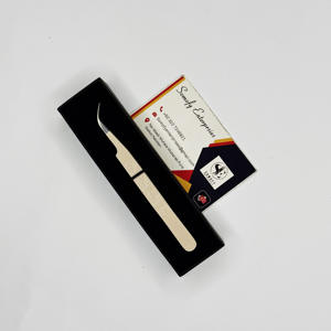 Pinzas curvas con diseño de agarre de Hello Kitty, extensiones de pestañas de etiqueta privada de sujeción fuerte con punta de fibra sostenible, Color desnudo - Product Image 1