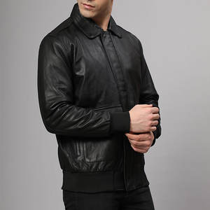 Chaqueta Varsity de Cuero Negra para Hombre, Manga Larga, Cuello Alto, con Capucha, Diseño Moderno, Estilo Casual Urbano - Product Image 2