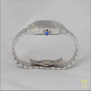 นาฬิกาสแตนเลส42มม. แบบกำหนดเองหน้าปัดสีแดงสวยงามเต็มไปด้วยเพชรที่ปลูกในห้องปฏิบัติการตัวเลขโรมันสไตล์ฮิปฮอป - Product Image 3