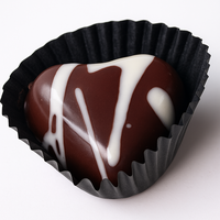 Truffes au chocolat massif légendaires du Vietnam avec ganache à la liqueur de mangue, saveur tropicale exotique, élégante boîte en étain, emballage cadeau