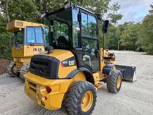 Chargeuse compacte Caterpillar 953C d'occasion de haute qualité, capacité nominale de 45 tonnes, modèle 2018, moteur et boîte de vitesses - Product Image 2