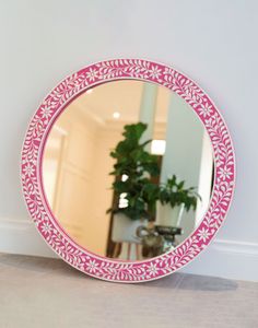 Espejo para colgar en la pared de tamaño y forma personalizados | Diseño moderno para el hogar, hotel y resort | Espejo montado en la pared de HF CRAFTS - Product Image 1