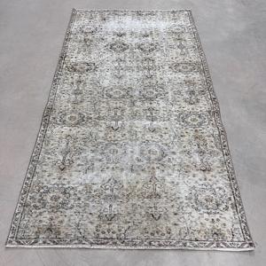 Alfombra Turca de 3.9x7.2 pies, Alfombra con Borde Gris, de Lana - Product Image 1