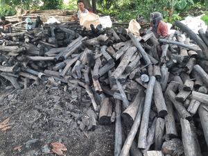 <b>CHARCOAL</b> for grilling bbq meat with Mangrove Kachi Wood which has low smoke content - Product Image 4