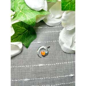 Colgante de Plata de Ley con Diseño de Ostra Espinosa Hecho a Mano por Joe Martinez, con Incrustaciones de Perla y Acabado en Oro Rosa y Platino - Product Image 4