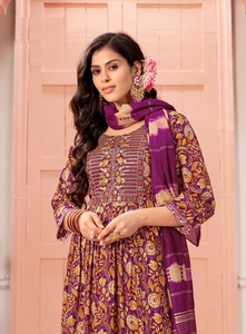 Vestidos casuales de rayón pesado confeccionados en línea tejidos con estampado de lámina y estilo elegante Sikvans a la venta - Product Image 5