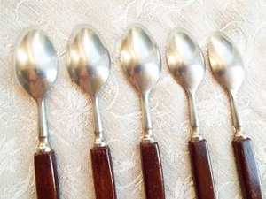 Diseño de tendencia Recubierto de PVD dorado con mango de madera Cuchara DE BODA DE LA India Ideal para uso en el hogar y el restaurante Artículos de cocina - Product Image 5