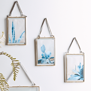 Marco de Fotos Decorativo de Metal con Acabado Dorado para Colgar en la Pared, Marco de Fotos Flotante Vintage para Decoración de Paredes de Hogar y Oficina - Product Image 1