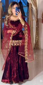 VISHNU K DESIGNS TOP SHARARA DUPATTA VISCOSE VELVET <b>VINTAGE</b> STRAIGHT <b>MINI</b> SUMMER SUIT SOLID MULTI-SEQUENCE EMBROIDERY NATURAL - Product Image 2