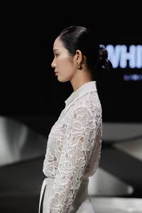 Cinturones Elegantes para Mujer al por Mayor, Cinturón de Lana y Seda MAELLA, Cinturón para Mujer, 48% Lana, 43% Poliéster, 9% Seda, de WhiteAnt - Product Image 4