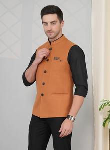 Gilet de costume pour homme au design unique, couleur moutarde dorée, confectionné sur mesure, idéal pour les occasions spéciales et les mariages, disponible à la vente - Product Image 4