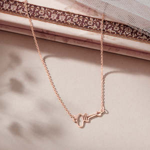 Collier moderne avec pendentif en forme de cœur en or - Product Image 1
