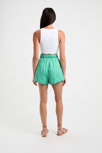 Ensemble de week-end en lin et coton biologique, short à rayures vertes et blanches, bas imprimé, cordon de serrage sécurisé, taille élastiquée - Product Image 2