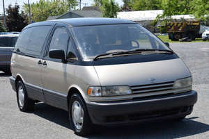 Minivan Previa LE Usada de 1994, Volante a la Izquierda - Product Image 2