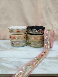 Tissu en dentelle florale brodée de sequins haut de gamme avec motifs élégants pour les mariages et les vêtements de créateurs - Product Image 2