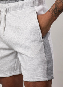 Short en polaire à panneaux contrastés pour hommes OEM Short gris léger à taille élastique avec 2 poches latérales en tissu doux pour hommes - Product Image 3