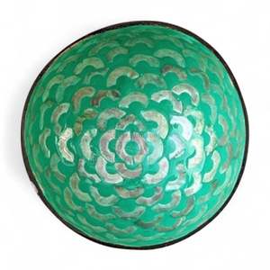 ชามมะพร้าวฝังมุกทำมือจากเปลือกหอยธรรมชาติ สำหรับเสิร์ฟอาหารและตกแต่งโต๊ะภายใน จากประเทศเวียดนาม - Product Image 4