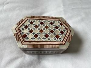 Boîte à bijoux de luxe en bois fait main avec incrustation de nacre, motif floral moderne, organisateur de rangement décoratif pour bagues - Product Image 2