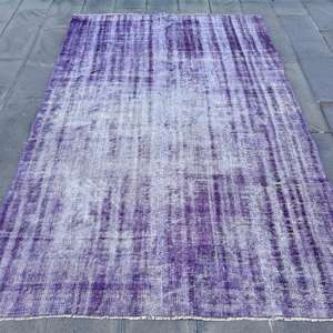 Alfombra Turca de 5.6x8.8 pies, Alfombra Vintage, Alfombra a Rayas Morada y Gris - Product Image 1