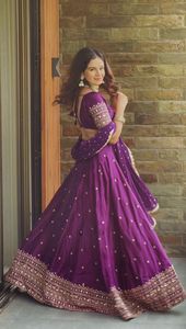 ชุดงานแต่งงานออกแบบสวม lehenga choli กับด้ายและลำดับการทำงาน - Product Image 4