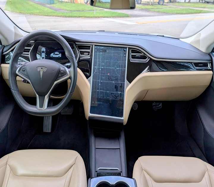 2015 Teslas Model S/70D Dual-Motor AWD