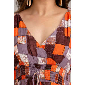 SHKUP1368 Robe maxi ajustée et évasée sans manches à imprimé multi-géométrique - Product Image 4