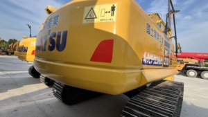 Excavatrice sur chenilles Komatsu PC220-8M0 d'occasion de 22 tonnes en stock à vendre - Product Image 5