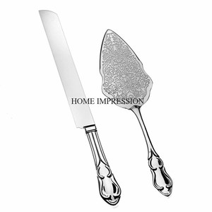Acabado de plata con textura martillada, pulido brillante con flor recubierta de polvo de Color negro y mango de diseñador de brotes, servidor de pasteles y cuchillo - Product Image 6