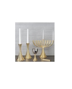 Bougeoir en métal d'inspiration vintage avec un look vieilli et un style artisanal fait pour les chambres ou les intérieurs shabby chic - Product Image 2