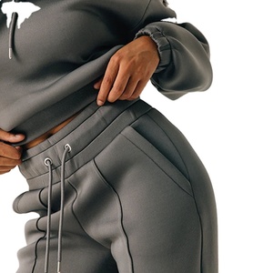 Conjunto Deportivo de Dos Piezas de Alta Calidad con Botones Bordados Vintage, Sudadera Corta de Manga Larga y Pantalones Jogger de Pierna Ancha para Mujer - Product Image 4