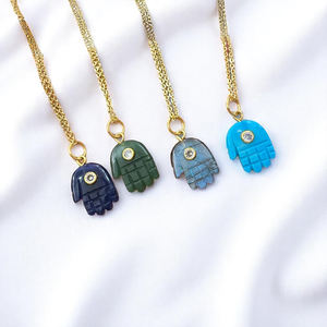 Nouveau porte-bonheur Hamsa sculpté à la main pierre pendentif à breloque collier pierre précieuse naturelle pendentif spirituel Double pierre breloque en gros - Product Image 2