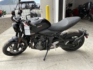 Disponible dès maintenant : Motocyclettes Trident 660 2025 neuves en stock - Product Image 2