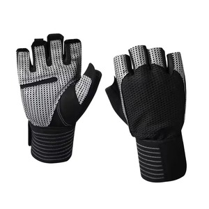 Guantes deportivos de gimnasio con logotipo personalizado de alta calidad al por mayor por buen fabricante mejor tarifa nuevo estilo hecho de cuero - Product Image 4