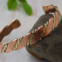 Bracelet en cuivre élastique en polyester personnalisé, fait main, gaufré, promotionnel, de style mode, avec logo personnalisé, par Antique Creations - Naturel