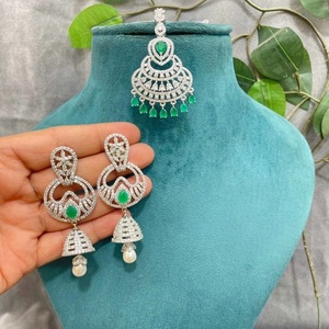 ต่างหูและติ๊กกะประดับเพชร CZ คุณภาพดีที่สุด ดีไซน์ทันสมัย ชุบเงิน สำหรับงานแต่งงาน คอลเลคชั่นสำหรับผู้หญิงและเด็กผู้หญิง - Product Image 2