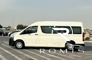 TOYO_TA HIACE 2023 FWD Van Turbo Diesel con Telecamera Posteriore a 360° e Sedili Illuminati - Product Image 4