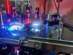 Trieuse de rivets avec détection de défauts dimensionnels et de surface - Product Image 2