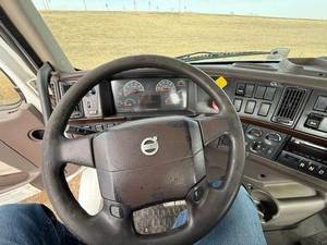 รถบรรทุกมือสองปี 2018 ยี่ห้อวอลโว่ รุ่น VNM42T200 เพลาเดียว แบบ Day Cab - เครื่องยนต์ D13M405 405 แรงม้า, เกียร์ I Shift AMT 12 สปีด รถบรรทุกสำหรับเดินทางไกล ขาย - Product Image 4