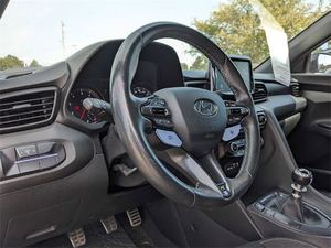Offre Spéciale : Hyundai Veloster N FWD d'occasion en excellent état – Prêt à être expédié - Product Image 2