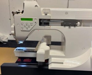 เครื่องปักผ้าอุตสาหกรรม MB-4S 4 เข็ม รุ่นขายดีที่สุด สำหรับปักหมวก เสื้อ และโลโก้ พร้อมการปักที่แม่นยำ - Product Image 1